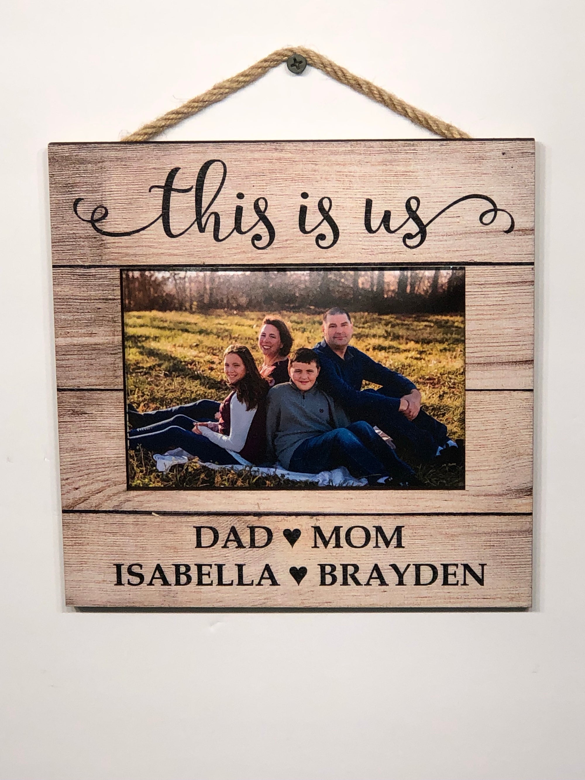 Mom Wood Sign. Mother Wood Sign. Mother's Day Gift. Wood Sign, Custom Mother's Day Gift. Amazing Wood Sign. Personalized Sign